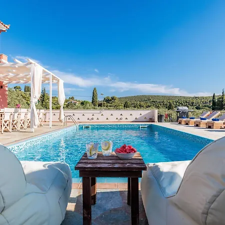 Holiday home Amaryllis In Skopelos Alikias